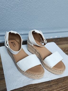 Jessica Cline White Tan Woven Edge Sandals